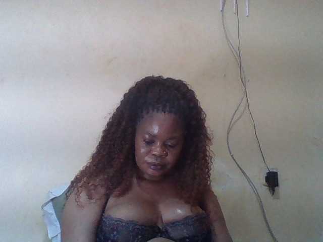 Sexydove live cam on BongaCams