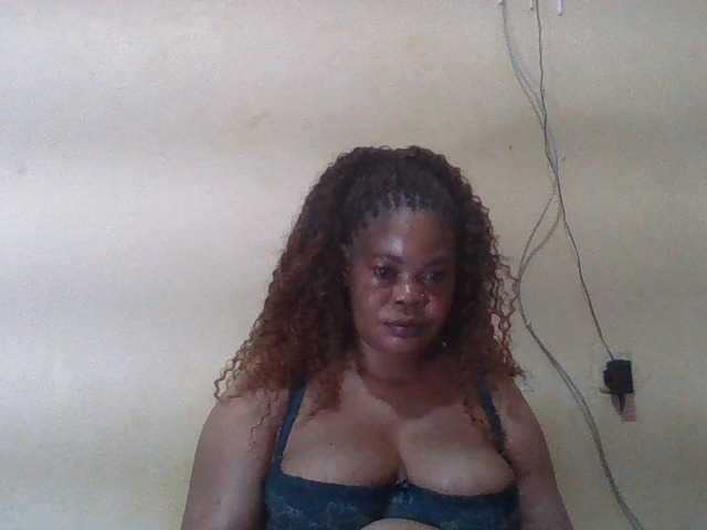 Sexydove live cam on BongaCams