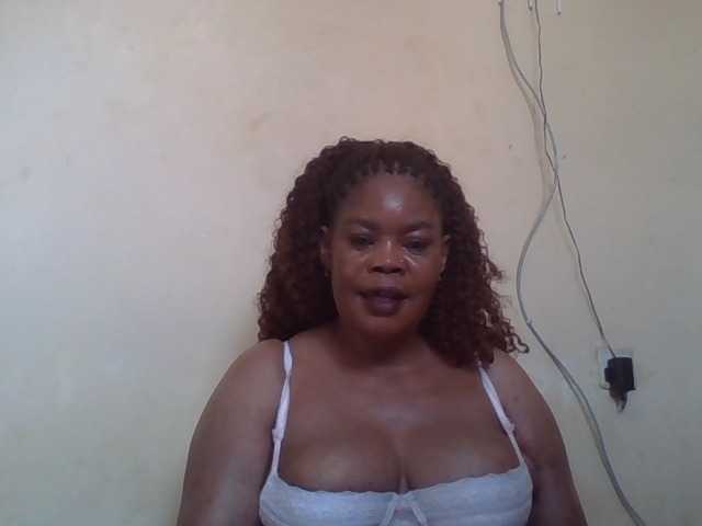 Sexydove live cam on BongaCams