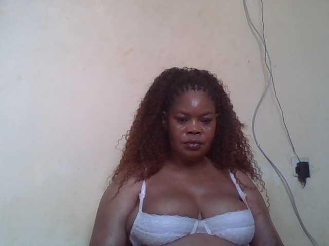 Sexydove live cam on BongaCams