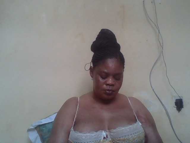 Sexydove live cam on BongaCams
