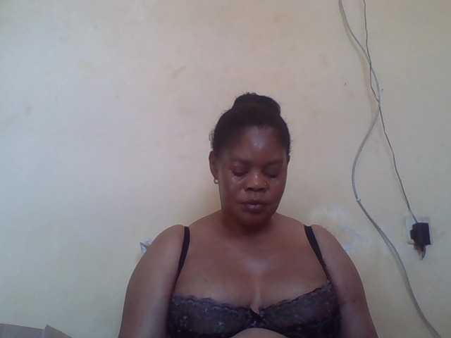Sexydove live cam on BongaCams