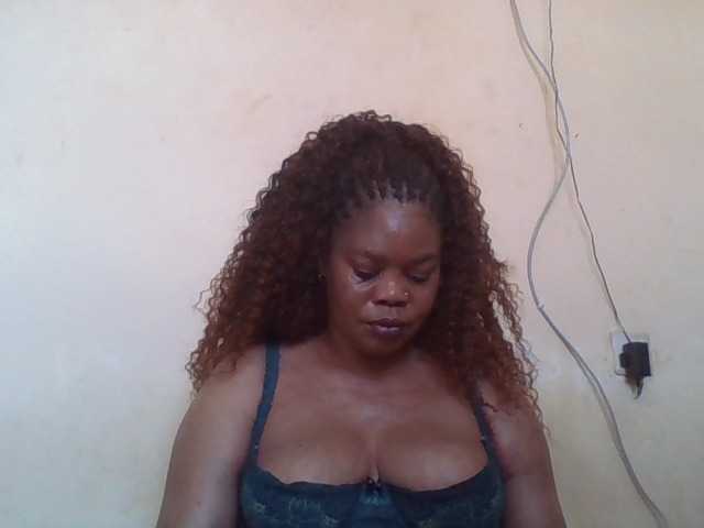 Sexydove live cam on BongaCams