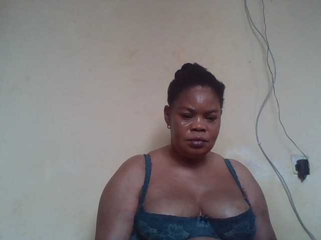 Sexydove live cam on BongaCams