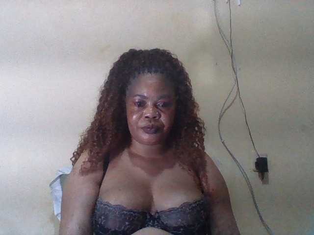 Sexydove live cam on BongaCams