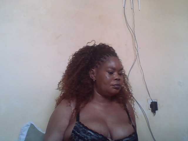 Sexydove live cam on BongaCams