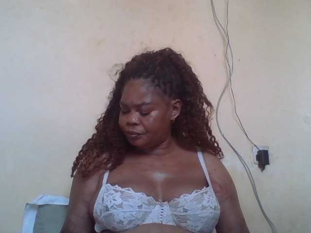Sexydove live cam on BongaCams