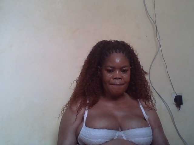 Sexydove live cam on BongaCams