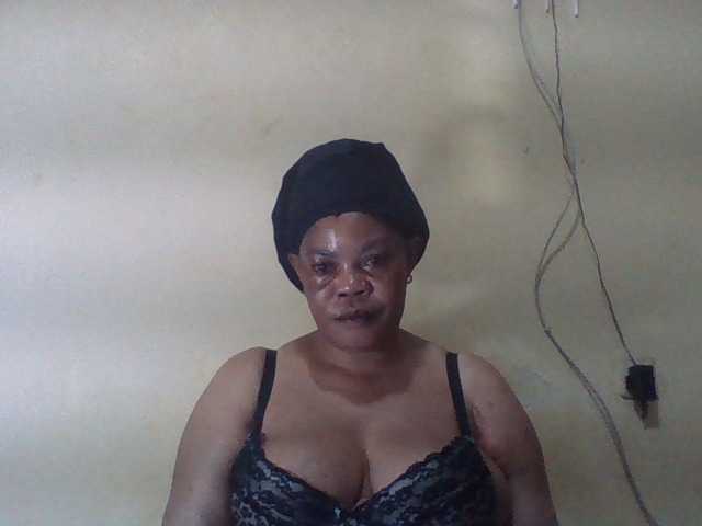 Sexydove live cam on BongaCams