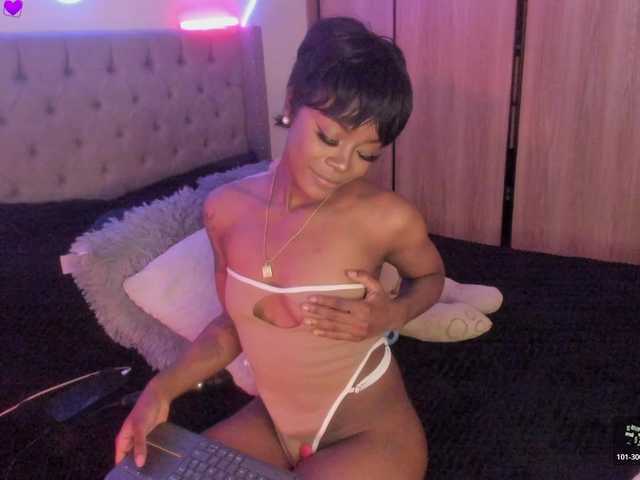 Miss-west live cam on BongaCams