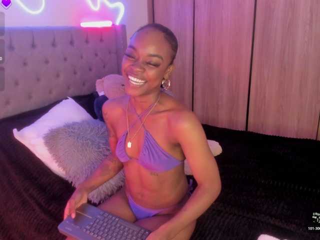 Miss-west live cam preview