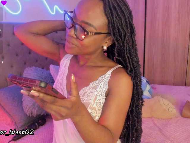 Miss-west live cam on BongaCams
