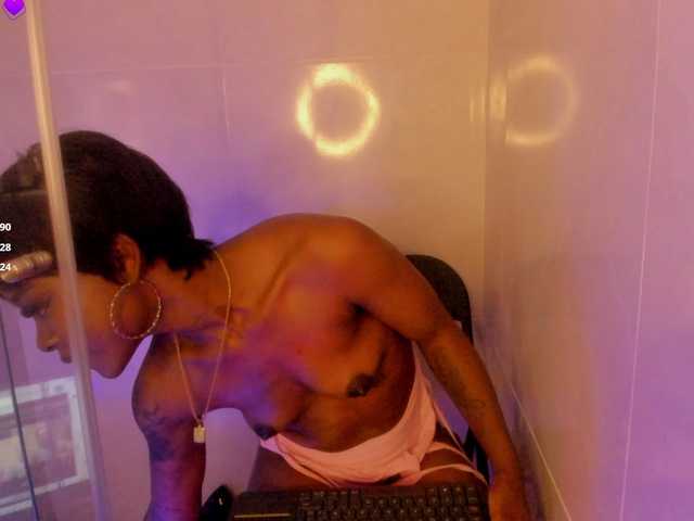 Miss-west — live female cam