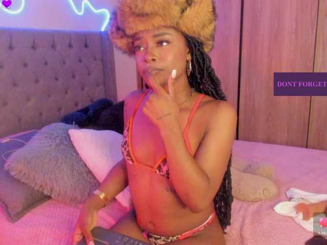 Miss-west live cam on BongaCams