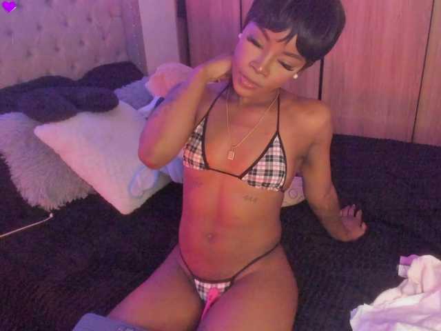 Miss-west live cam preview