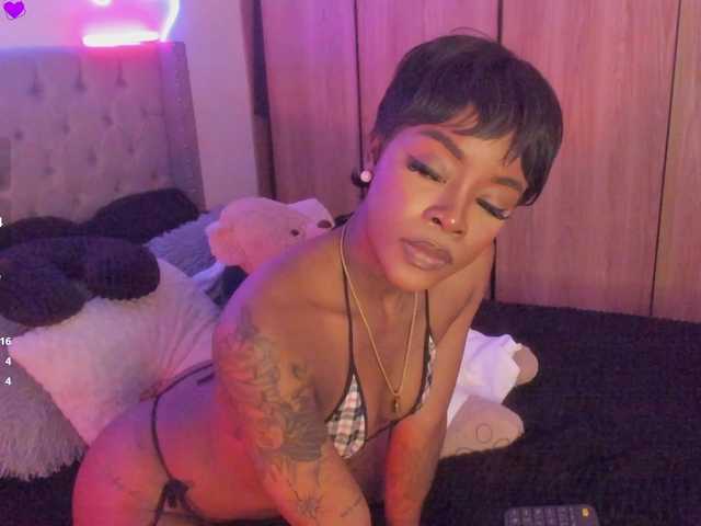 Miss-west live cam preview