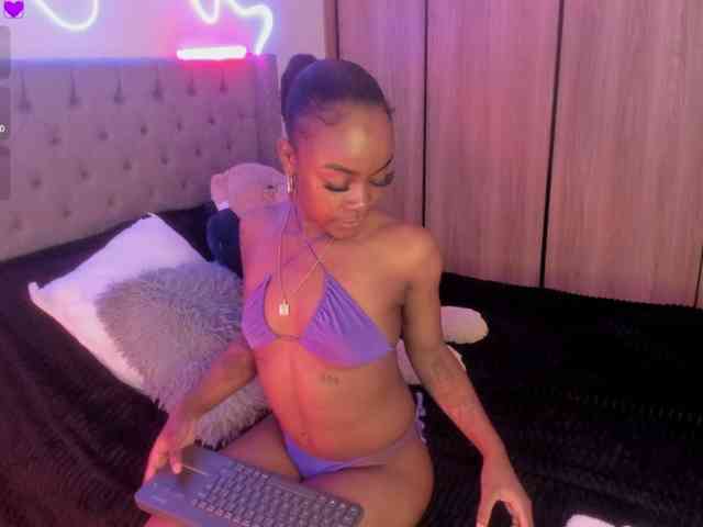 Miss-west webcam