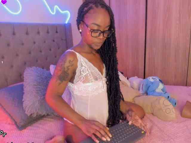 Miss-west webcam