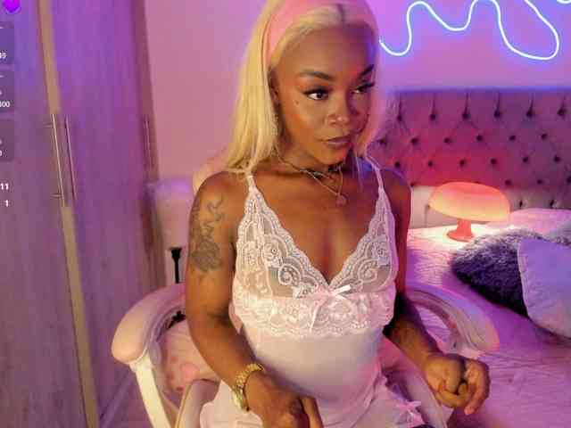 Miss-west webcam