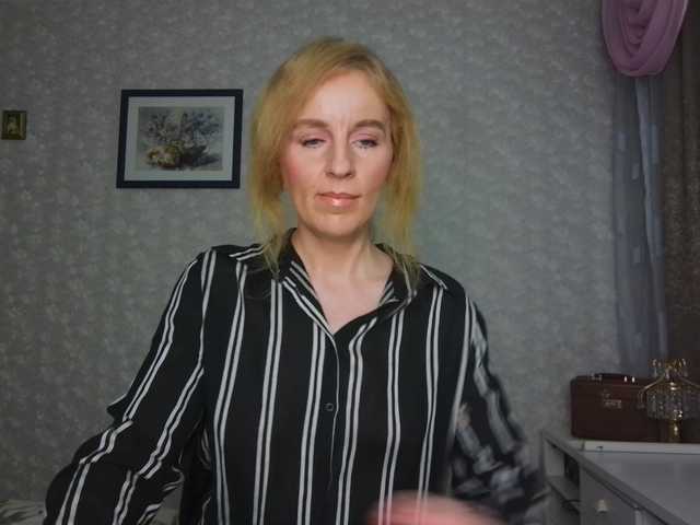 le modèle Nata85085 est en webcam porno dans un show sur le site bongacams, il possède les tags suivants: White/Caucasian,Blonde,Shaved