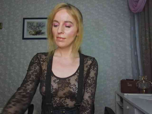 Эта модель сейчас онлайн. Nata85085