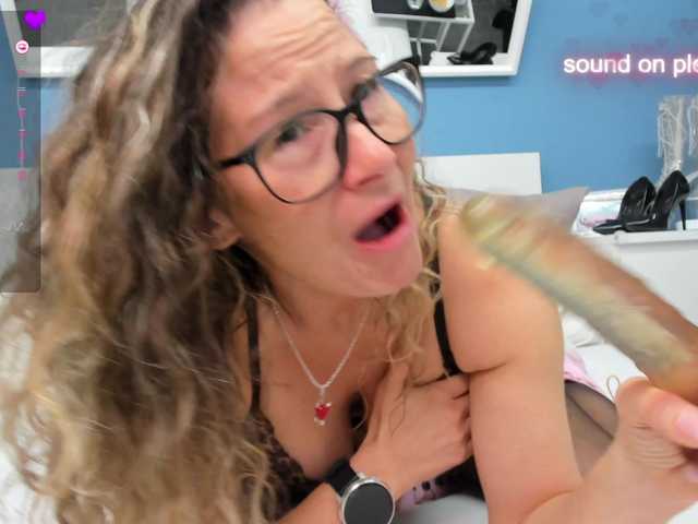 IzzyMendosa live cam on BongaCams
