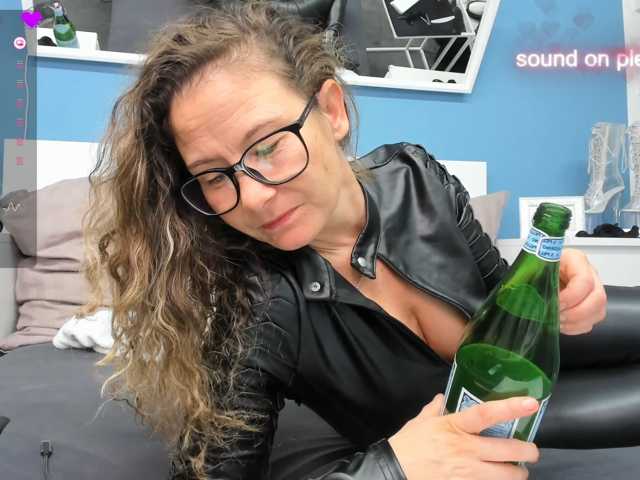 IzzyMendosa live cam on BongaCams