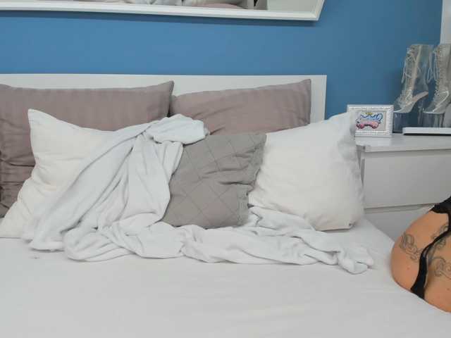 IzzyMendosa live cam on BongaCams