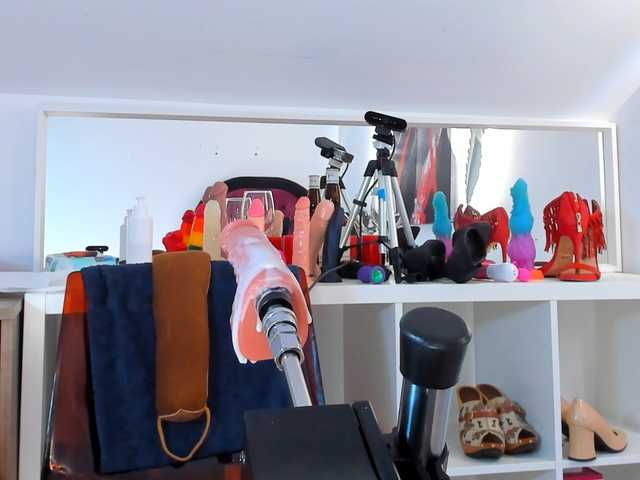 karlahartley live cam preview