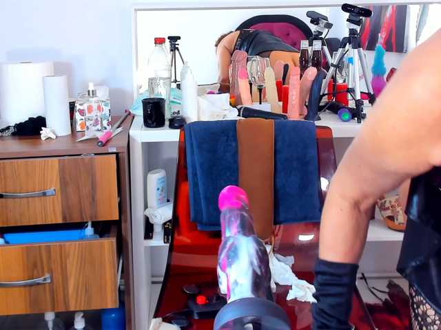 karlahartley live cam preview