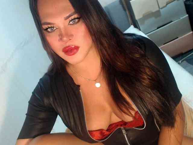 GORGEOUS_CARMEE