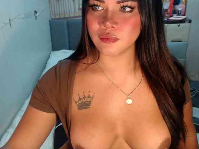 GORGEOUS_CARMEE