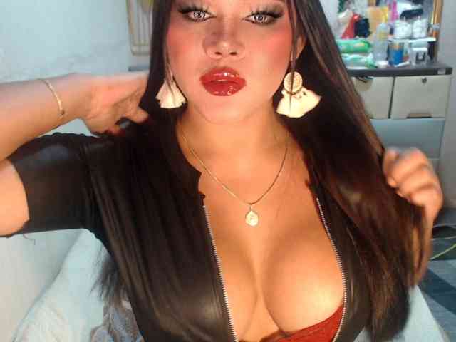 GORGEOUS_CARMEE