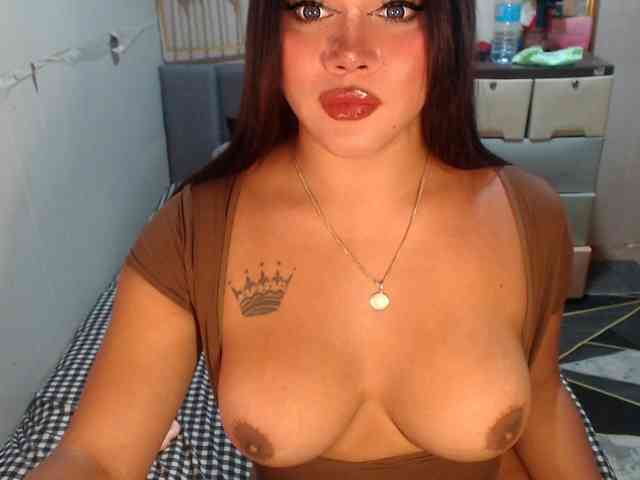 GORGEOUS_CARMEE