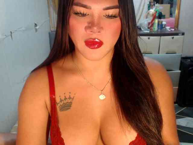 GORGEOUS_CARMEE