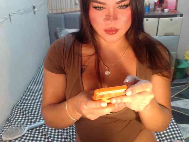 GORGEOUS_CARMEE