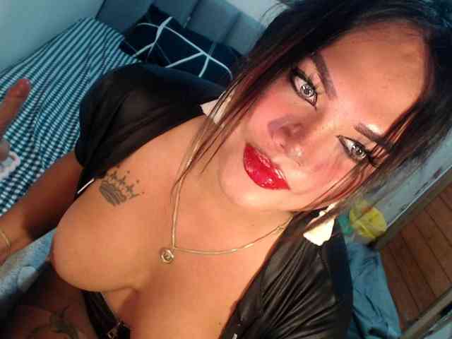 GORGEOUS_CARMEE