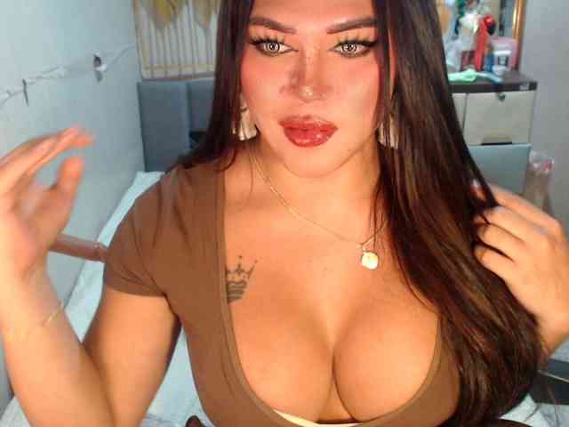 GORGEOUS_CARMEE