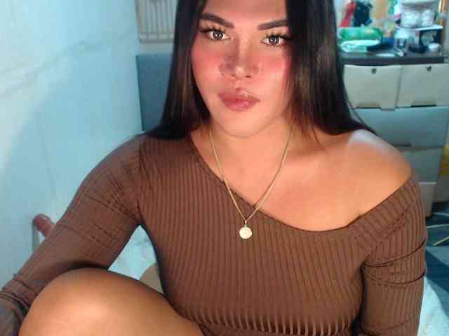 GORGEOUS_CARMEE