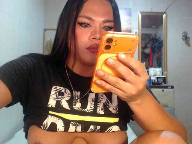 GORGEOUS_CARMEE