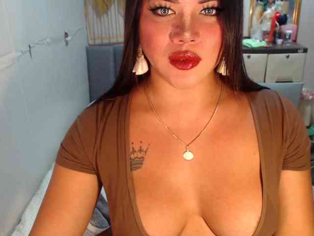 GORGEOUS_CARMEE