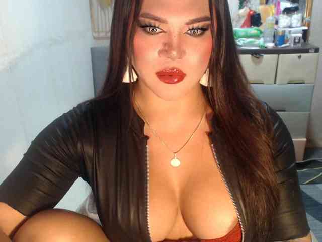 GORGEOUS_CARMEE