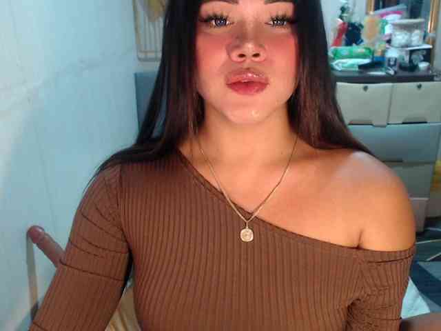 GORGEOUS_CARMEE