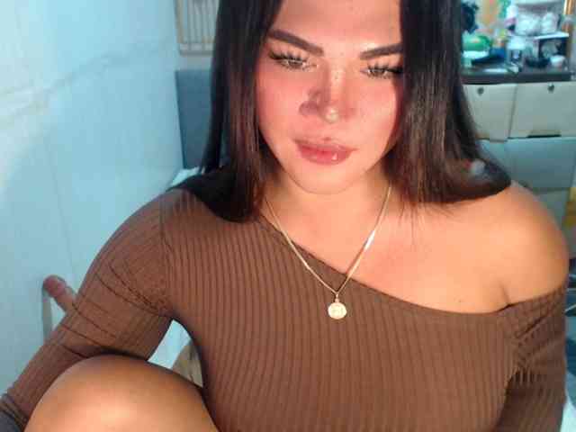 GORGEOUS_CARMEE