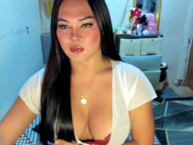 GORGEOUS_CARMEE