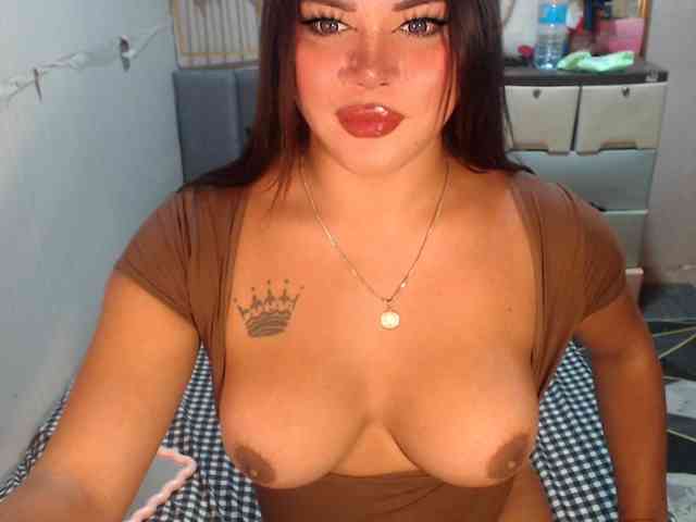 GORGEOUS_CARMEE