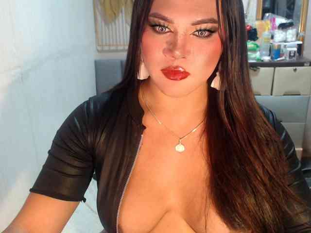 GORGEOUS_CARMEE