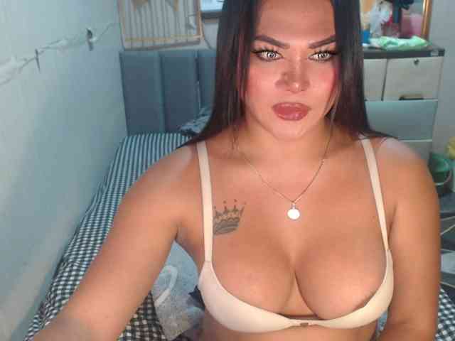 GORGEOUS_CARMEE