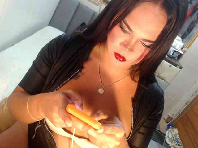 GORGEOUS_CARMEE