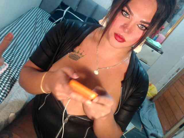 GORGEOUS_CARMEE